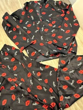 Two Piece Kisses Pajama Set